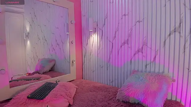 Missdionne curly online show from October 28, 11:25 am