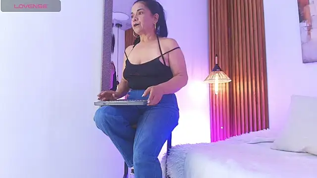 EvaGoddess  online show from May 8, 8:25 pm