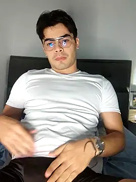 Snapshot of Mason_grey chatting on November 20, 10:26 am Mason grey online show from November 20, 10:26 am