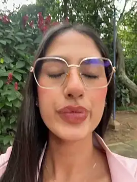 Snapshot of Julieta_Duque chatting on December 17, 7:42 pm Julieta Duque online show from December 17, 7:42 pm