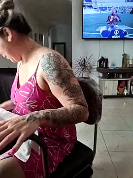 Snapshot of Barbie_13 chatting on October 26, 6:25 pm Barbie 13 online show from October 26, 6:25 pm