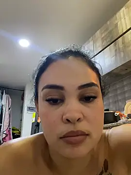 Snapshot of FOX_LATINA chatting on June 25, 5:12 am FOX LATINA online show from June 25, 5:12 am