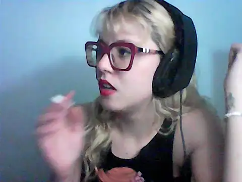 Snapshot of BlondieTami chatting on October 23, 11:31 am BlondieTami online show from October 23, 11:31 am