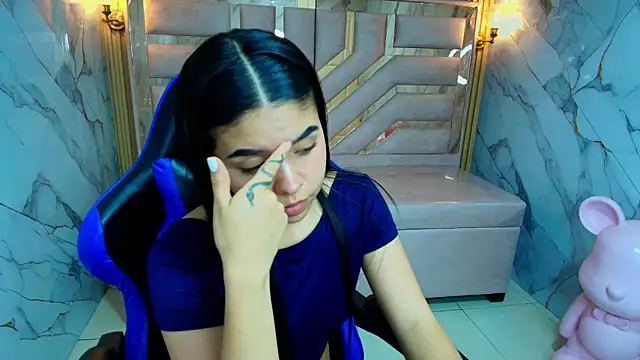 Snapshot of ambarina_r chatting on October 24, 3:19 pm ambarina r online show from October 24, 3:19 pm