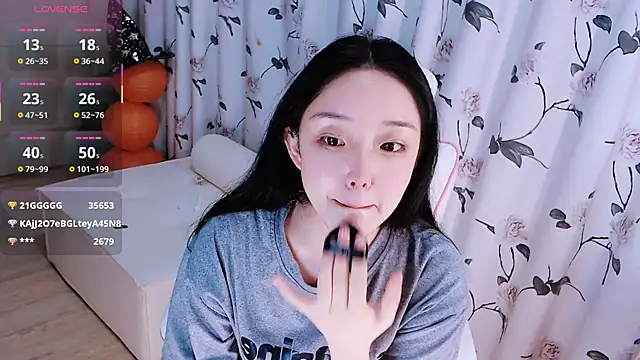 Niannian- online show from November 6, 5:03 pm