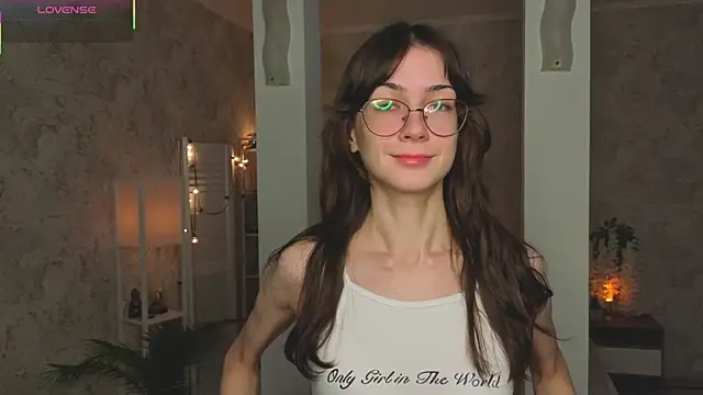 Snapshot of ReneeLippeatt chatting on October 24, 7:43 pm ReneeLippeatt online show from October 24, 7:43 pm