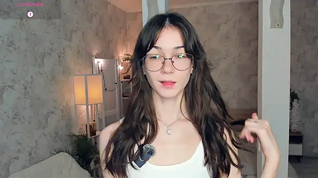 Snapshot of ReneeLippeatt chatting on November 8, 7:23 pm ReneeLippeatt online show from November 8, 7:23 pm