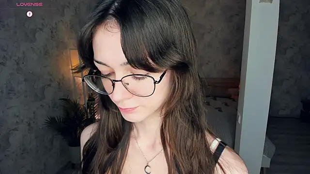 Snapshot of ReneeLippeatt chatting on November 19, 7:47 pm ReneeLippeatt online show from November 19, 7:47 pm