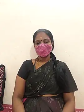 Snapshot of Tamil_Yalini12 chatting on November 2, 5:21 am Tamil Yalini12 online show from November 2, 5:21 am