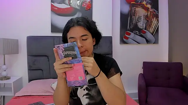 Angel Dustts online show from October 28, 8:44 pm