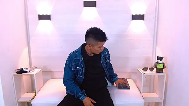 marcus hans  online show from October 31, 7:26 pm