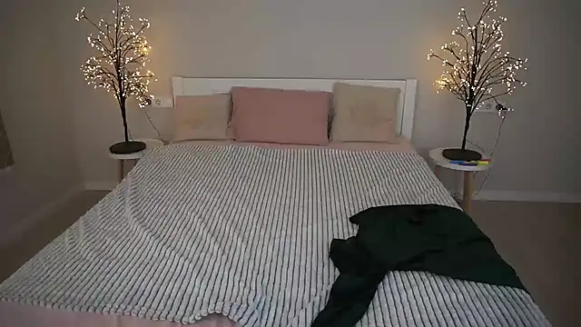 Snapshot of AlinaLiii chatting on November 18, 3:05 pm AlinaLiii online show from November 18, 3:05 pm