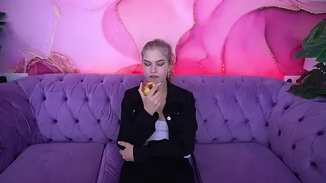 Snapshot of AlinaLiii chatting on November 27, 1:35 pm AlinaLiii online show from November 27, 1:35 pm