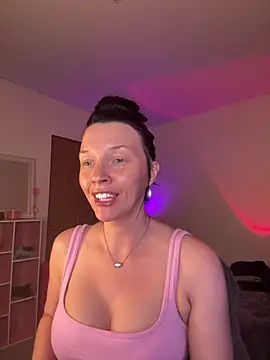 MaciiMayy online show from August 4, 7:16 pm