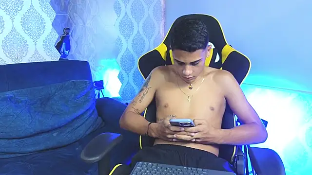 Snapshot of Twink_davidxx chatting on September 22, 7:27 pm Twink davidxx online show from September 22, 7:27 pm