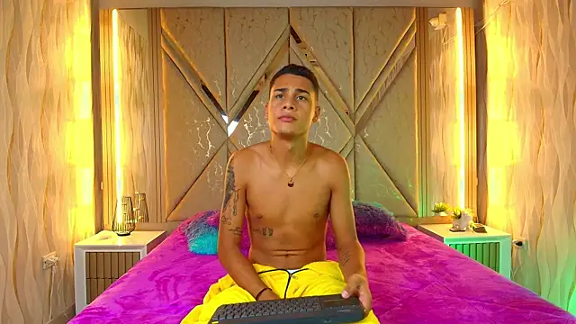 Snapshot of Twink_davidxx chatting on September 27, 7:41 pm Twink davidxx online show from September 27, 7:41 pm