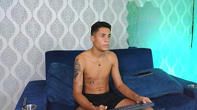 Snapshot of Twink_davidxx chatting on September 28, 7:52 pm Twink davidxx online show from September 28, 7:52 pm