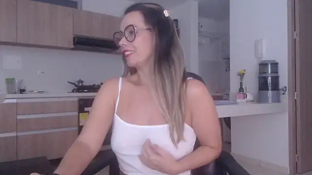 LovePaula online show from March 15, 11:11 pm