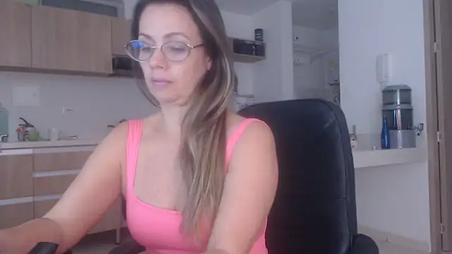 LovePaula online show from June 22, 12:45 am