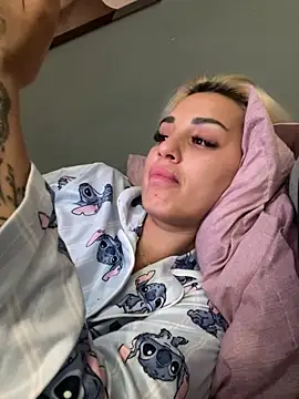 Giullyaxx online show from September 30, 8:47 pm