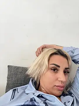 Giullyaxx online show from October 17, 10:29 am