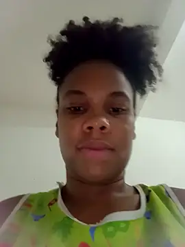 Snapshot of PrettahSantos chatting on October 1, 12:05 am PrettahSantos online show from October 1, 12:05 am