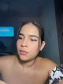 Snapshot of Valery_lux16 chatting on May 22, 9:53 pm Valery lux16 online show from May 22, 9:53 pm