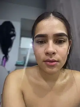 Snapshot of Valery_lux16 chatting on June 21, 4:20 pm Valery lux16 online show from June 21, 4:20 pm