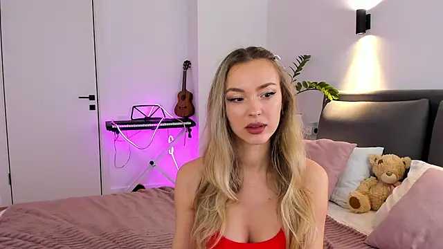 Snapshot of Kelly__Gray chatting on April 1, 8:26 am Kelly Gray online show from April 1, 8:26 am