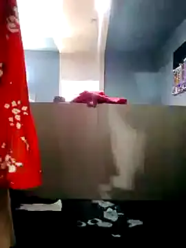 Snapshot of transreyna chatting on February 21, 1:33 am transreyna online show from February 21, 1:33 am