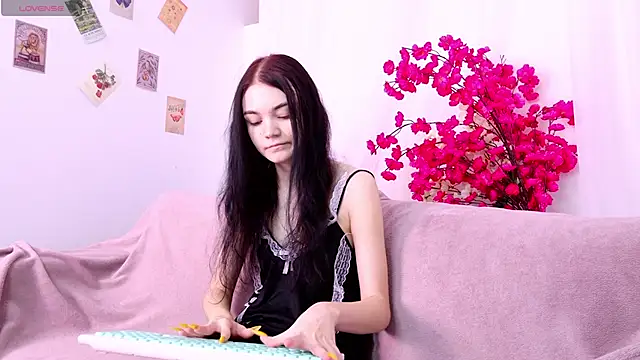 Snapshot of chatting on October 22, 6:24 am online show from October 22, 6:24 am