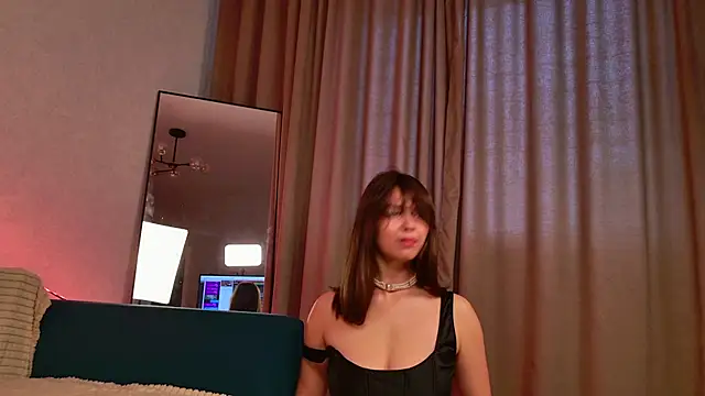 Snapshot of EllaCanny chatting on May 18, 5:02 am EllaCanny online show from May 18, 5:02 am