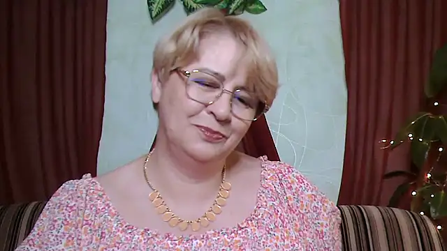 Snapshot of Selena-Velvet chatting on October 4, 12:58 pm Selena-Velvet online show from October 4, 12:58 pm