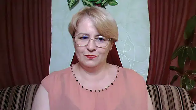 Snapshot of Selena-Velvet chatting on October 5, 12:58 pm Selena-Velvet online show from October 5, 12:58 pm