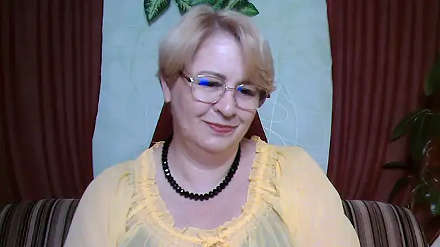 Snapshot of Selena-Velvet chatting on October 8, 12:25 pm Selena-Velvet online show from October 8, 12:25 pm