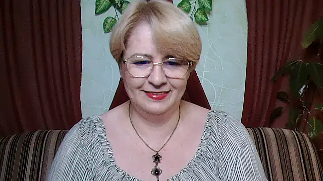 Snapshot of Selena-Velvet chatting on October 12, 1:21 pm Selena-Velvet online show from October 12, 1:21 pm