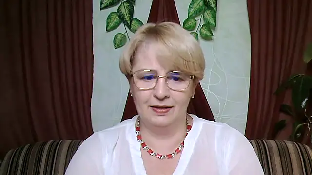 Snapshot of Selena-Velvet chatting on October 15, 1:22 pm Selena-Velvet online show from October 15, 1:22 pm