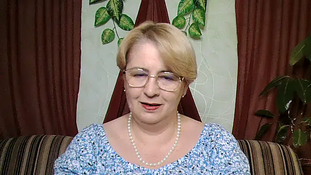 Snapshot of Selena-Velvet chatting on October 16, 1:01 pm Selena-Velvet online show from October 16, 1:01 pm