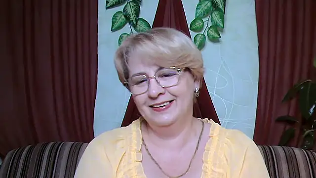 Snapshot of Selena-Velvet chatting on October 17, 12:52 pm Selena-Velvet online show from October 17, 12:52 pm