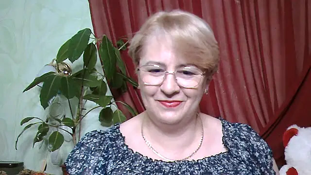 Snapshot of Selena-Velvet chatting on October 25, 1:07 pm Selena-Velvet online show from October 25, 1:07 pm