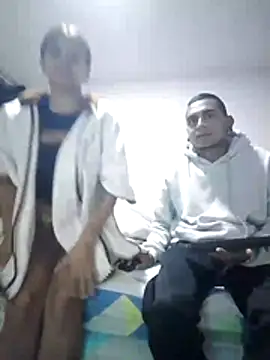 Snapshot of Carlandelli1 chatting on December 5, 3:26 am Carlandelli1 online show from December 5, 3:26 am