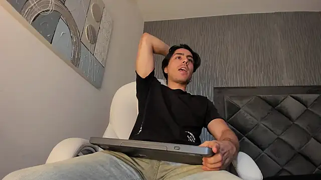 dylan cross  online show from September 26, 11:14 am