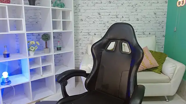 loaizalust online show from October 12, 12:15 pm