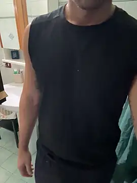 Snapshot of giovan2020 chatting on November 3, 4:19 pm giovan2020 online show from November 3, 4:19 pm