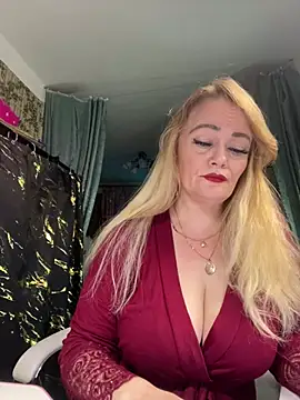 Snapshot of Sweet-blonde chatting on May 5, 7:11 pm Sweet-blonde online show from May 5, 7:11 pm