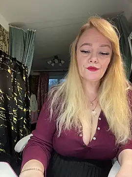 Snapshot of Sweet-blonde chatting on May 11, 6:27 pm Sweet-blonde online show from May 11, 6:27 pm