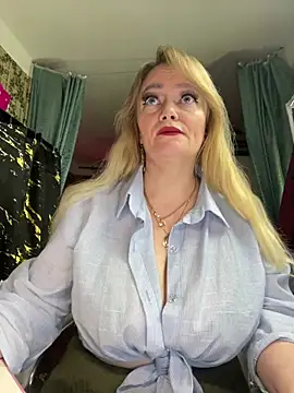 Snapshot of Sweet-blonde chatting on May 28, 6:38 pm Sweet-blonde online show from May 28, 6:38 pm