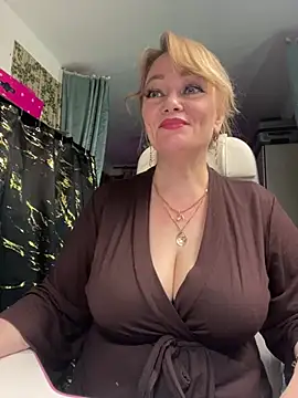 Snapshot of Sweet-blonde chatting on June 21, 10:01 pm Sweet-blonde online show from June 21, 10:01 pm