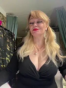 Snapshot of Sweet-blonde chatting on June 25, 9:52 pm Sweet-blonde online show from June 25, 9:52 pm