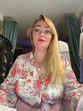 Snapshot of Sweet-blonde chatting on July 9, 10:03 pm Sweet-blonde online show from July 9, 10:03 pm